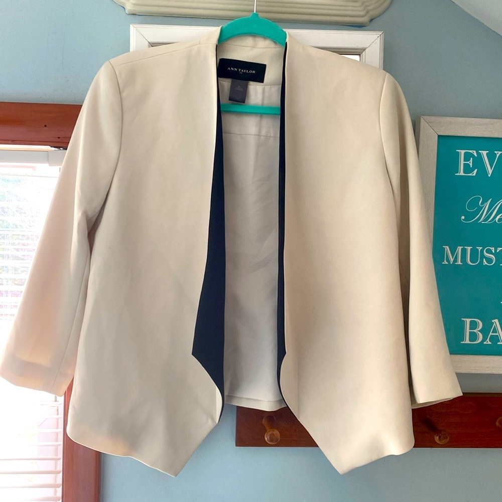 Ann Taylor white tux jacket size Medium